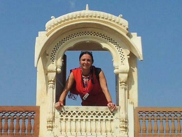 Maharini (Frau des Maharajas) auf ihrem Balkon