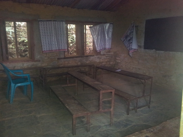 Und ein Klassenzimmer der jüngeren Schüler (im alten Schulgebäude)