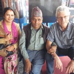 Kauf eines Kühlschranks mit Anita and Jagannath (Vorstand von Phoolbaari in Nepal)