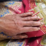 Frauenhände in Nepal