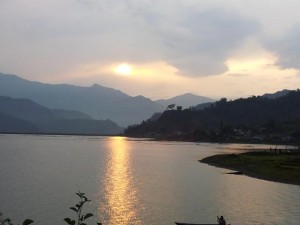 Sonnenuntergang am Fewa Lake, Pokhara
